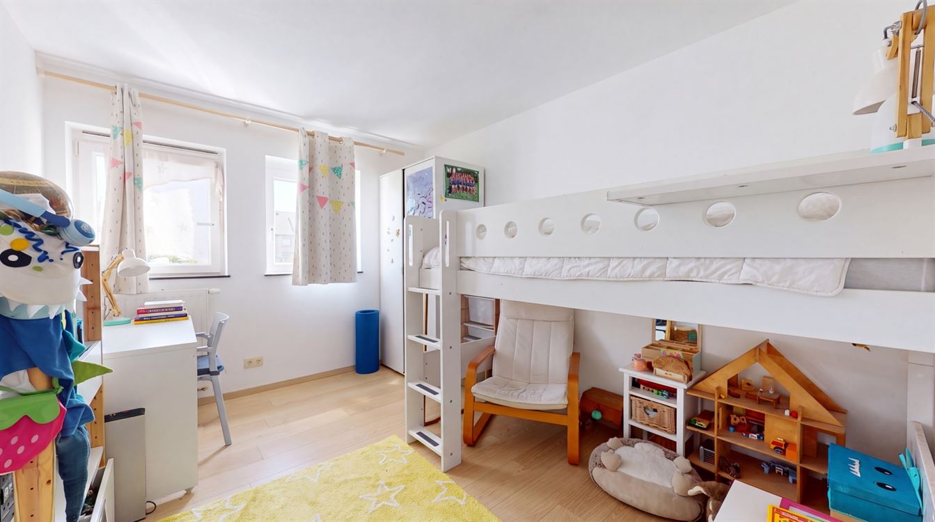 Splendide maison 2016, 4 chambres, bureau et beau jardin.