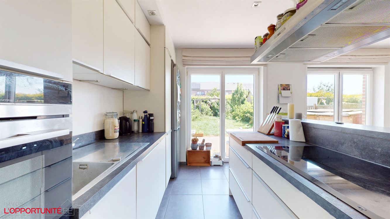 Splendide maison 2016, 4 chambres, bureau et beau jardin.