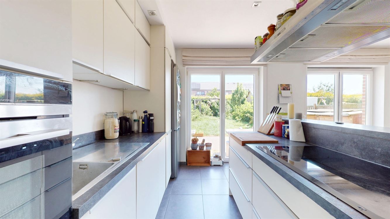 Splendide maison 2016, 4 chambres, bureau et beau jardin.