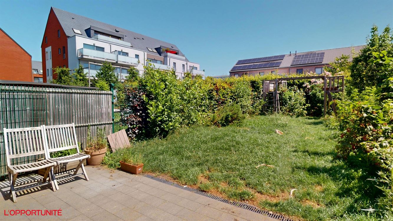 Splendide maison 2016, 4 chambres, bureau et beau jardin.