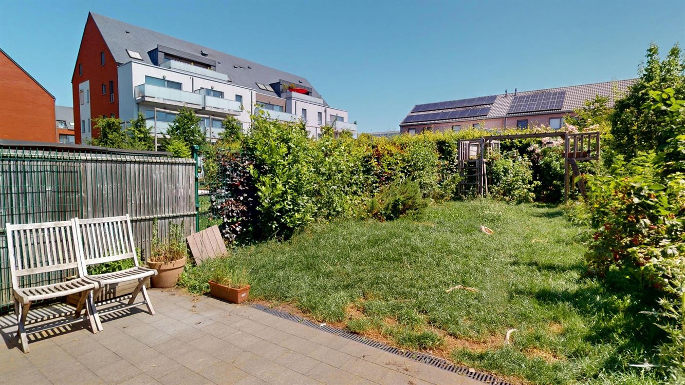 Splendide maison 2016, 4 chambres, bureau et beau jardin.