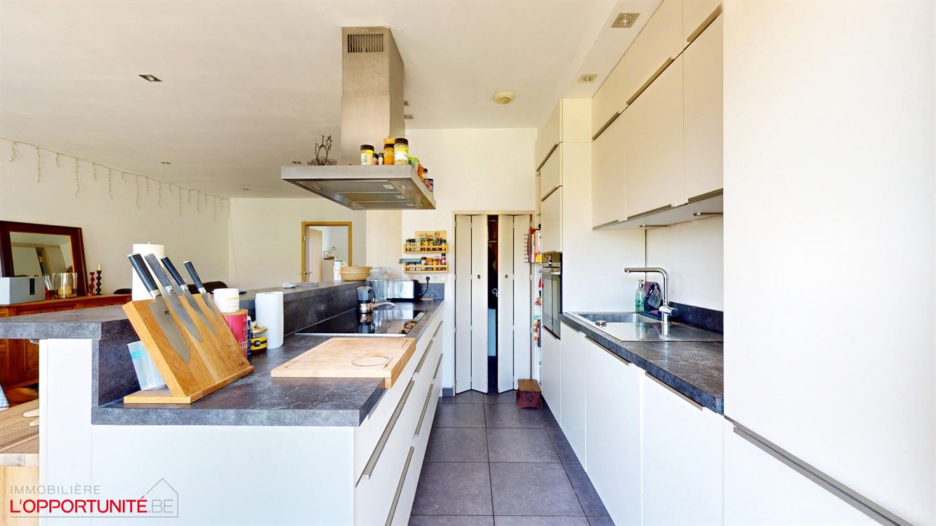 Splendide maison 2016, 4 chambres, bureau et beau jardin.