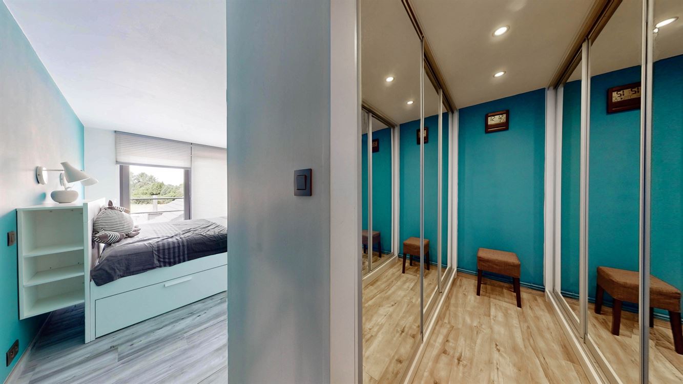 Splendide maison, rénovation luxueuse, cinq chambres, 20 panneaux, piscine, garage et magnifique jardin.
