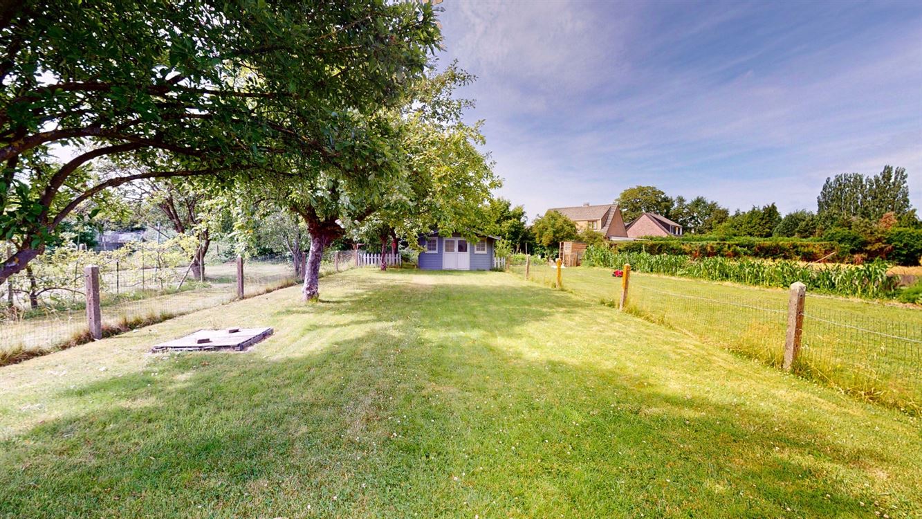 Splendide maison, rénovation luxueuse, cinq chambres, 20 panneaux, piscine, garage et magnifique jardin.