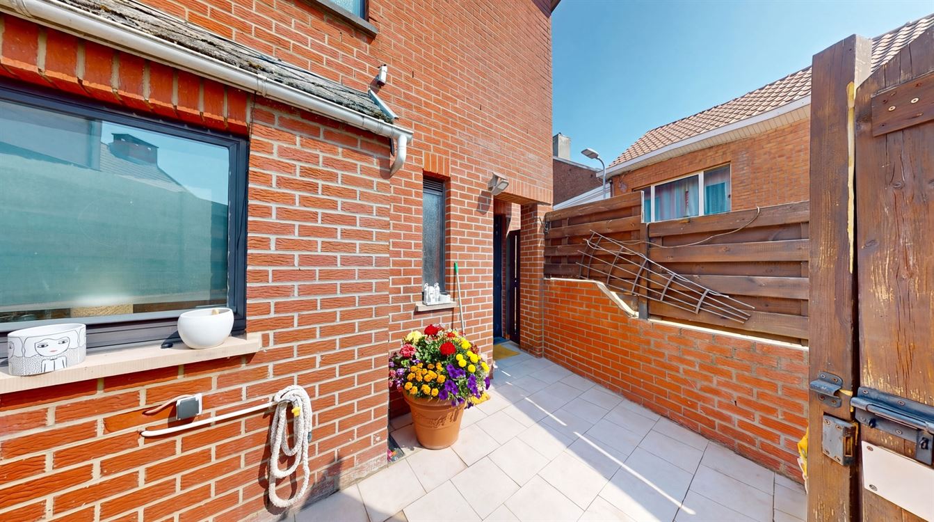 Belle maison deux chambres avec petite terrasse.