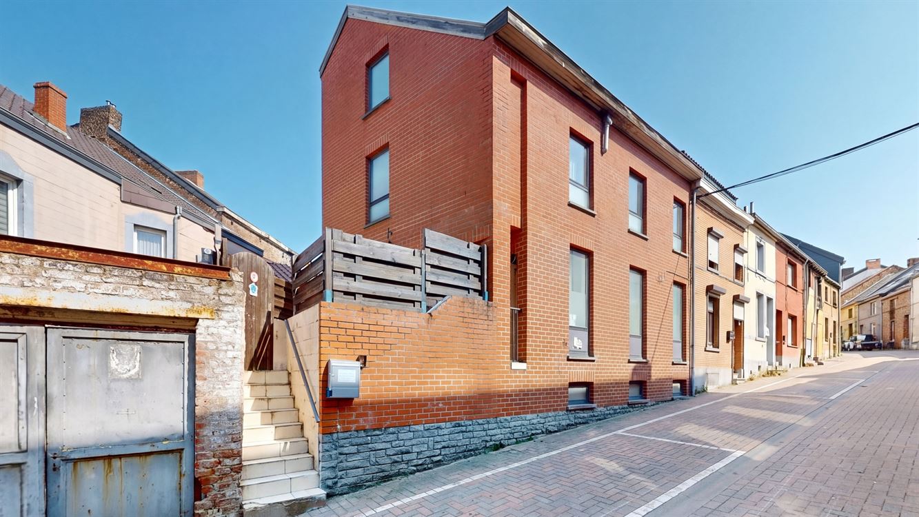 Belle maison deux chambres avec petite terrasse.
