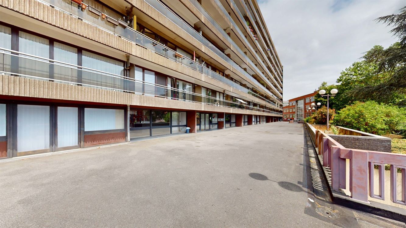 Splendide appartement au 8eme et dernier étage, deux chambres, et deux terrasses.