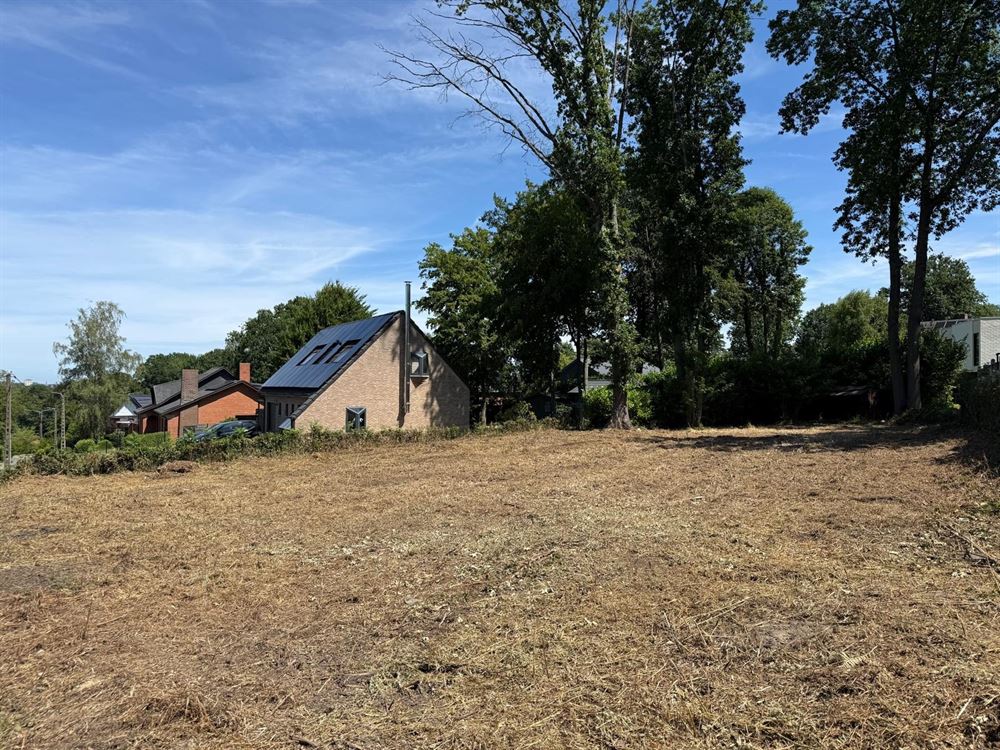 Dernier terrain à bâtir de 8 ares dans un quartier exceptionnel.