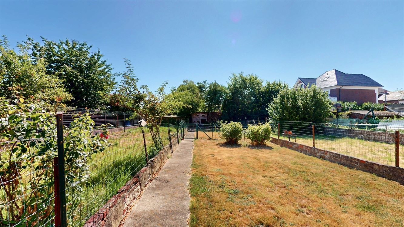 Belle maison rénovée deux chambres, grenier et beau jardin.
