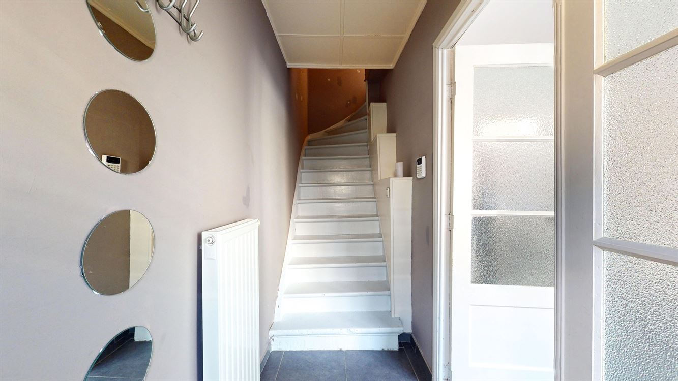 Belle maison rénovée deux chambres, grenier et beau jardin.