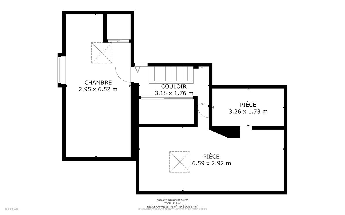 Villa plain pied à rénover, 4 chambres, deux salles de bains, deux garages et jardin.