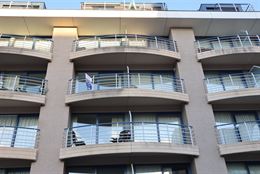 A LOUER A L'ANNEE - non-meublé - situé dans le centre - côté soleil avec terrasse - cuisine ouverte - 2 chambres à coucher avec fenêtre - salle ...