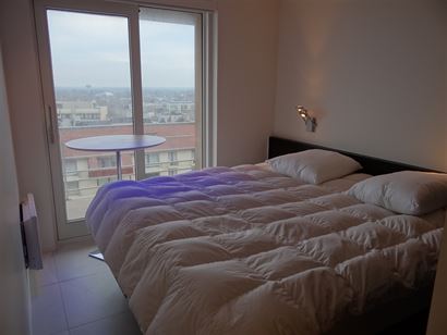A LOUER A L'ANNEE - très bel appartement, équipée avec tout le confort nécessaire - 13eme étage avec vue sur mer - cuisine ouverte équipée avec...