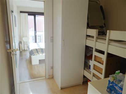 A LOUER A L'ANNEE - appartement moderne au 6eme étage avec vue frontale sur mer - cuisine équipée avec lave-vaisselle, frigo, micro-ondes et four -...