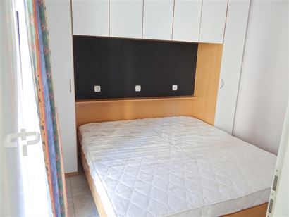 TE HUUR OP JAARBASIS - ONGEMEUBELD - gezellig appartement met 1 slaapkamer en slaaphoek - ingerichte keuken - ingerichte badkamer met douche - slaapka...