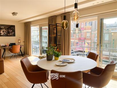 Res. Casino D1 164/0204 - ruim appartement van 150 m² met 3 slaapkamers - Zonnig gelegen in de Albert I laan op de tweede verdieping - Inkomhal met g...