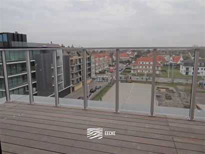 TE HUUR OP JAARBASIS - héél ruim ongemeubeld nieuwbouw dakappartement - enige bewoner op dit verdiep - zonnekant - living doorlopend vooraan - achte...