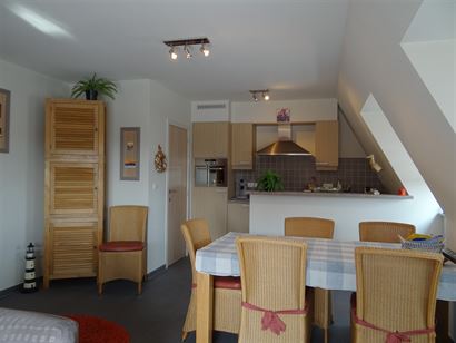 Res. Villa Renoir 0403 - Instapklaar dakappartement met twee slaapkamers - Mooi open zicht van op het hoekterras - Ruime inkom - Gastentoilet - Badkam...