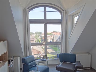 Res. Hof Ter Beke 0304 - Appartement cosy au troisième étage - Situé au coeur de Nieuwpoort-Stad - Hall d'entrée - Living - Cuisine ouverte - Mezz...