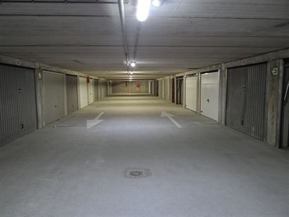 Hendrikaplein garage 150 - Afgesloten garagebox nummer 150 - Gelegen onder het Hendrikaplein op niveau -2 - Afmetingen: 2,80 x 5,40 m
...