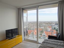 Res. Santhooft C 0909 - Volledig gerenoveerde zonnige studio - Fantastische vergezichten van op de 9de verdieping - Inkom met vestiaire - Douchekamer ...
