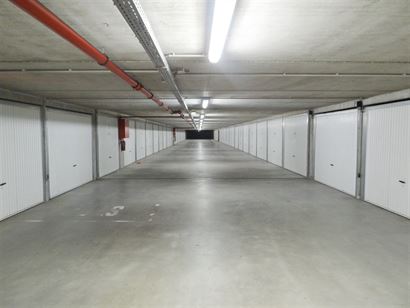 Garagecomplex Casino - Garage 4 - Afgesloten garagebox op niveau -1 - Voetgangerstoegang op de Zeedijk (ter hoogte van de Lefebvrestraat) - Inrit via ...