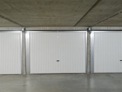 Complex de garages Casino - Garage 4 - Box de garage fermé situé au niveau -1 - Accès piétons par le Digue de Mer (à la hauteur de le Lefebvrestr...