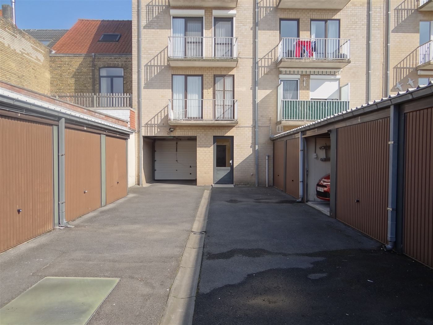 Res. Huyze Eekhoorn 0001 - Ruim appartement met drie slaapkamers en dubbele garage - Op enkele stappen van de Markt in Nieuwpoort-Stad - Eigen inkomde...