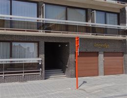 Res. Zonneschijn - Garage 30 - Afgesloten garagebox op niveau -1 - Toegang via de Franslaan - Afmetingen: 2,66 x 5,30 m - Inrijhoogte van 1,75 m
...