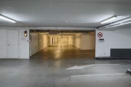 Ysara Parking 3 - Garage 1045 - Grand garage, box fermé - Accès facile par la Ysaraplein (tortue) - Dimensions: 3,60 x 5,20 m - Vente sous bail emph...