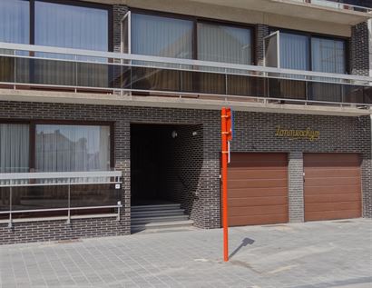 Res. Zonneschijn - Garage 30 - Garage box fermé situa au niveau -1 - Accès par la Franslaan - Dimensions: 2,66 x 5,30 m - Hauteur d'accès de 1,75 m...