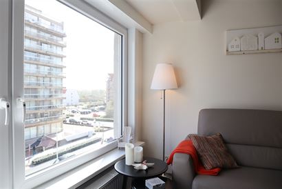 Ter Duinen 0302 - Gerenoveerd instapklaar appartement met slaapkamer - Zonnig gelegen in de Franslaan op de derde verdieping - Inkom - Leefruimte met ...