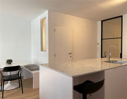 Res. Nieuwzand 003 - Appartement entièrement rénové avec deux chambres à coucher - Situation centrale dans la Franslaan au rez-de-chaussée - Hall...