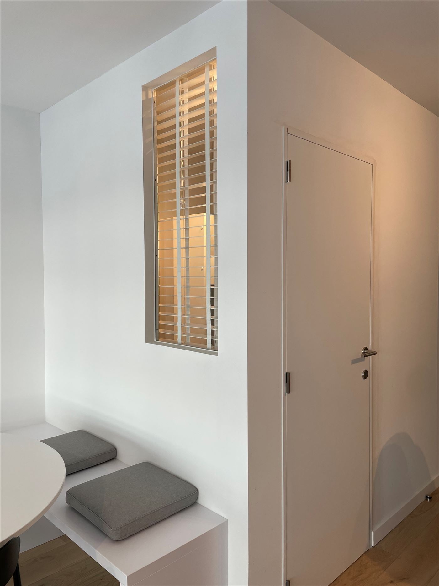 Res. Nieuwzand 003 - Instapklaar vernieuwd appartement met twee slaapkamers - Centraal gelegen op het gelijkvloers in de Franslaan - Inkom - Apart toi...