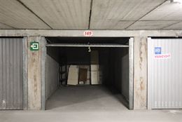 Hendrikaplein garage 149 - Garage, box fermé - Situé sous la Hendrikaplein au niveau -2 - Dimensions :  2,80 x 5,40 m
...