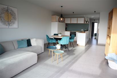 A LOUER A L'ANNEE - nouvel appartement non meublé - situation centrale - côté soleil - salon avec cuisine ouverte - 2 chambres - salle de bains ave...