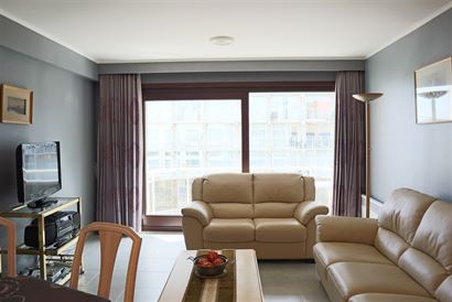 Res. Nieuwendamme 0401  - Aangenaam appartement met twee slaapkamers - Zonnig gelegen op de vierde verdieping in de Franslaan - Inkom met vestiaire - ...