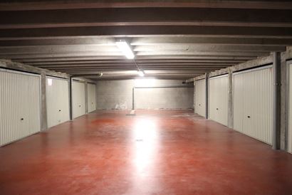 Res. Nieuwbries P1-2 - Heel ruime afgesloten garagebox op niveau -1 - Ingang via de Franslaan - Voetgangerstoegang via de Albert I-laan 253 - Afmeting...