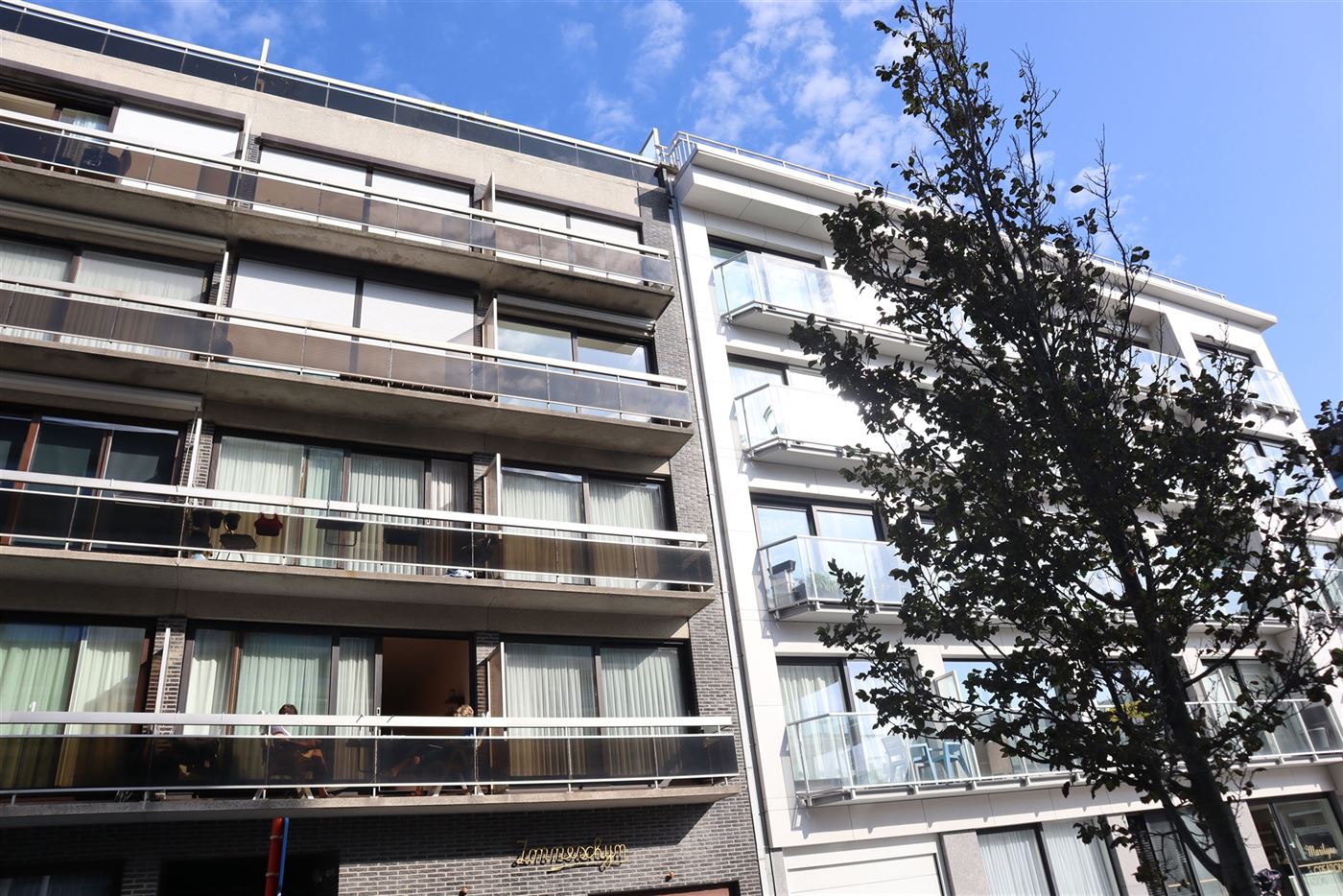 Res. Zonneschijn 0302 - Zonnig gerenoveerd appartement met twee slaapkamers - Gelegen op de derde verdieping in de Franslaan - Inkom - Apart toilet - ...