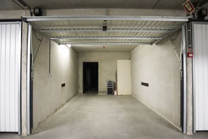 Loodswezenpleing Garage 182 - Ruime garagebox met aansluitende berging op niveau -2 - Afmetingen: 3,08 x 5,73 m, aanpalende berging: 6,28 x 6,64 - Ver...