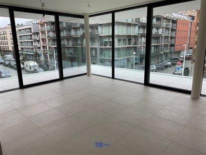 A LOUER A L'ANNEE - Appartement de coin non meublé dans une nouvelle résidence - terrasses spacieuses (46 m²) - l'appartement est entièrement pein...