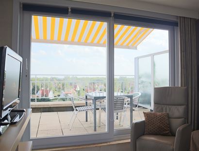 Res. Panorama C1 C601 - Penthouse ensoleillé avec magnifique vue ouverte sur le quartier Simli - Situé au sixième étage - Living avec cuisine ouve...