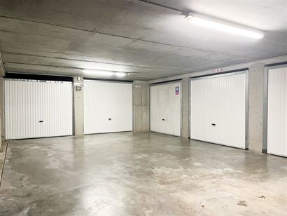 Garage G11.02.21 - Box fermé au niveau -2  dans le complex Apollo - Dimensions: 2,72 x 4,97 m - Entrée dans la Franslaan - Pleine propriété...