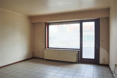 Res. Duynenhuys 0307 - Te renoveren zonnige studio - Centraal gelegen in de Franslaan op de derde verdieping - Inkom met slaaphoek - Douchekamer met t...