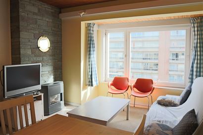 Res. Ter Duinen 0402 - Appartement à renover avec une chambre à coucher - Situé au quatrième étage dans la Franslaan - Hall d'entrée - Living en...