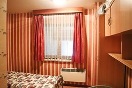 Res. 't Pand A 0004 - Ruim gelijkvloers appartement met drie slaapkamers - Gelegen net om de hoek van het Ysaraplein - Ruime inkom met apart toilet - ...