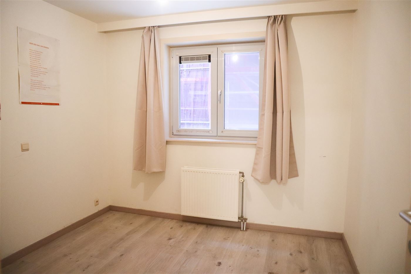 Res. Hof van Vlaanderen 272-0102 - Zonnig appartement met twee slaapkamers - Gelegen op de eerste verdieping in de winkelstraat aan de Sint Bernardusk...