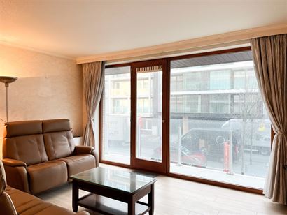 Res. Vérone C103 - Appartement spacieux à rafraîchir avec deux chambres à coucher - Situation ensoleillée dans la Franslaan - Hall d'entrée avec...