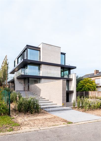 Situé au calme à La Panne, Bauhaus Projects réalise une nouvelle rénovation de haut niveau. Ce joyau architectural isolé contient 5 appartements ...