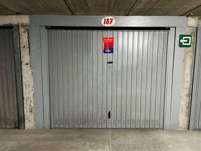 Hendrikaplein garage 187 - Afgesloten garagebox nummer 187 - Gelegen onder het Hendrikaplein op niveau -2 - volle eigendom
...